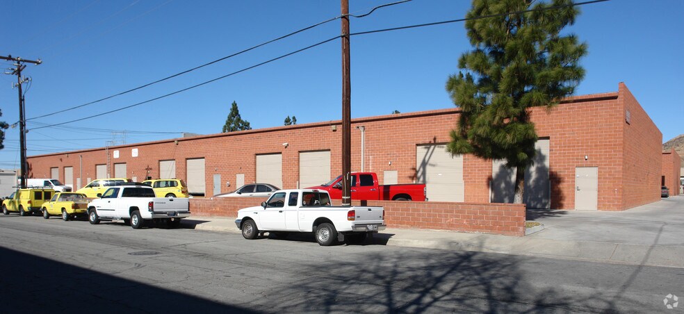 Primary Photo Of 26810 Oak Ave, Canyon Country Warehouse For Lease