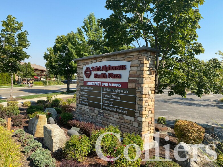 More Photos Of 323 E Riverside Dr, Eagle Medical For Lease