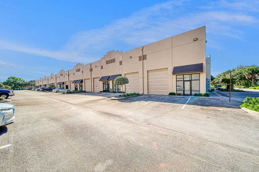 More Photos Of 7602-7664 SW Jack James Dr, Stuart Warehouse For Sale