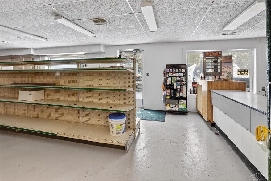 More Photos Of 10028 W Higgins Lake Dr, Roscommon Storefront Retail Residential For Sale