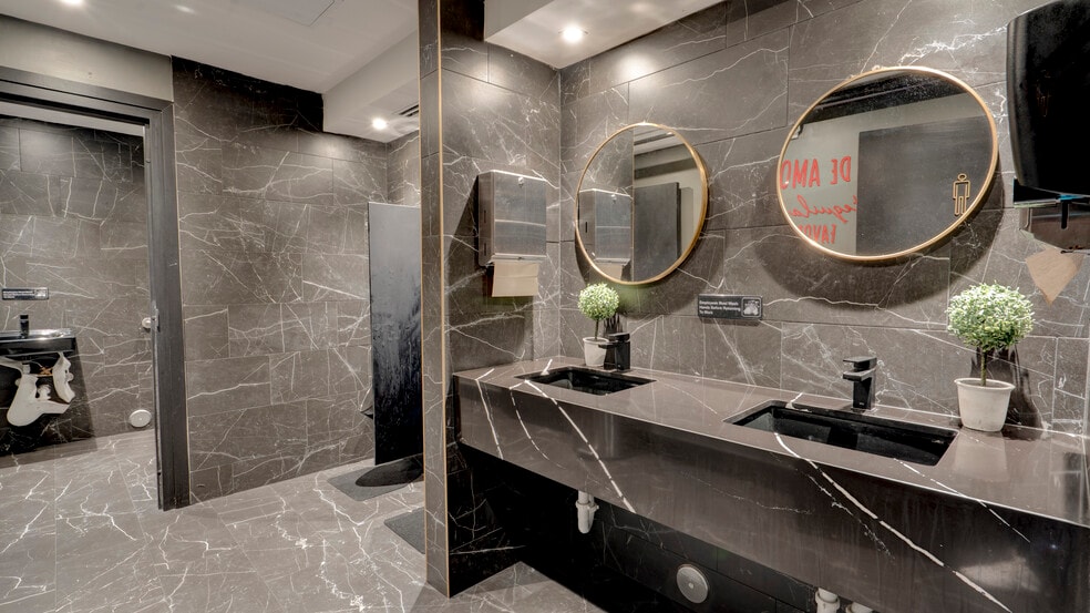 More Photos Of Restaurant, Miami Freestanding For Lease