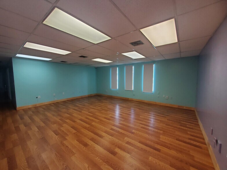 More Photos Of 2501 NW 17th Ln, Pompano Beach Warehouse For Lease