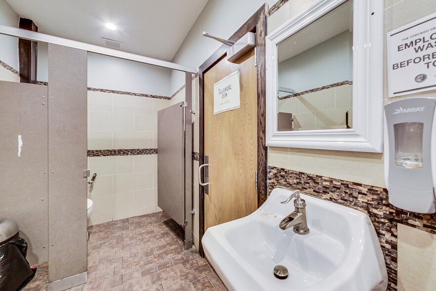 More Photos Of 2723 N Halsted St, Chicago Bar For Sale