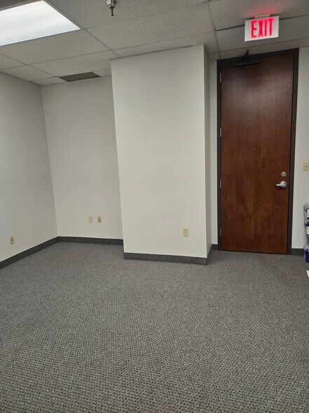 More Photos Of 2828 E Trinity Mills Rd, Carrollton Office For Lease