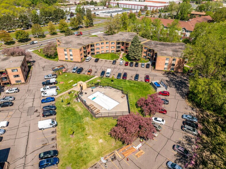 More Photos Of 371 Old Highway 8 SW, New Brighton Apartments For Sale