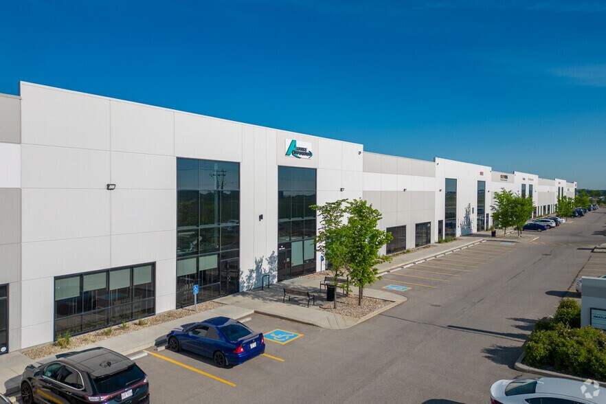 More Photos Of 10221 15th St NE, Calgary Manufacturing For Lease