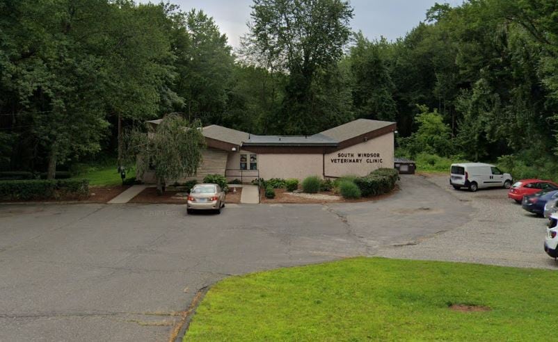 More Photos Of 69 Oakland Rd, South Windsor Veterinarian Kennel For Sale
