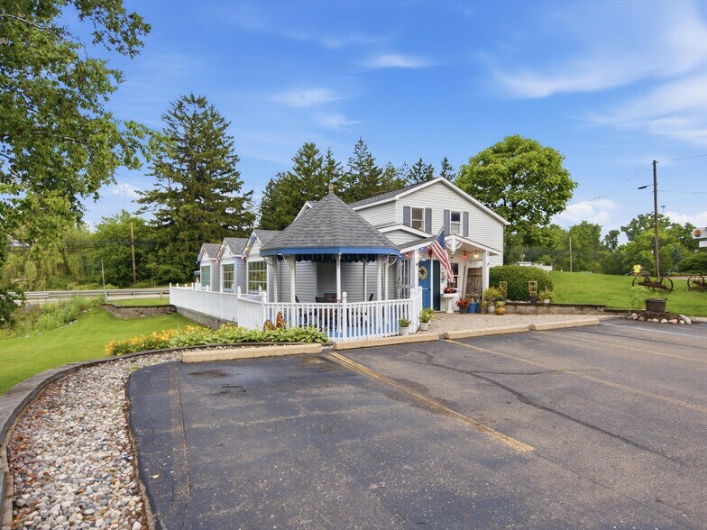 More Photos Of 425 S Ortonville Rd, Ortonville Freestanding For Sale