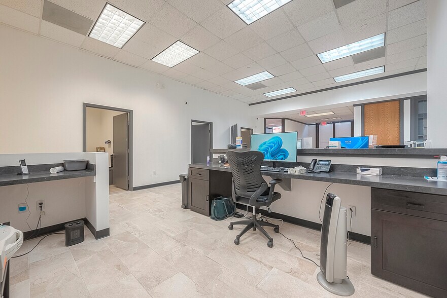 More Photos Of 13111 Westheimer Rd, Houston Office For Sale