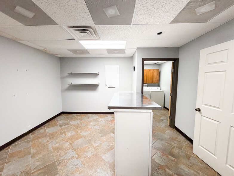 More Photos Of 3711 20th St, Lubbock Office For Sale