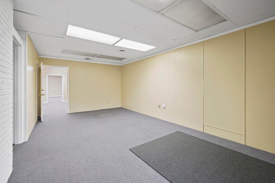 More Photos Of 104 N Dilling St, Kings Mountain Medical For Lease