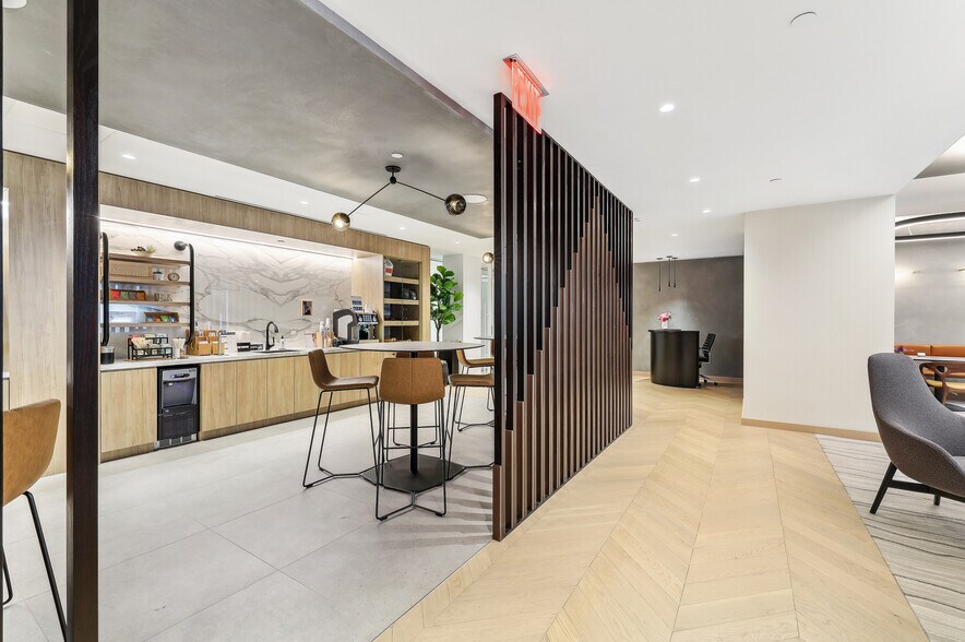 More Photos Of 717 Fifth Ave, New York Coworking Space