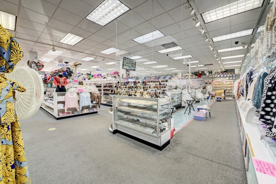 More Photos Of 9345 Olive Blvd, Saint Louis General Retail For Sale