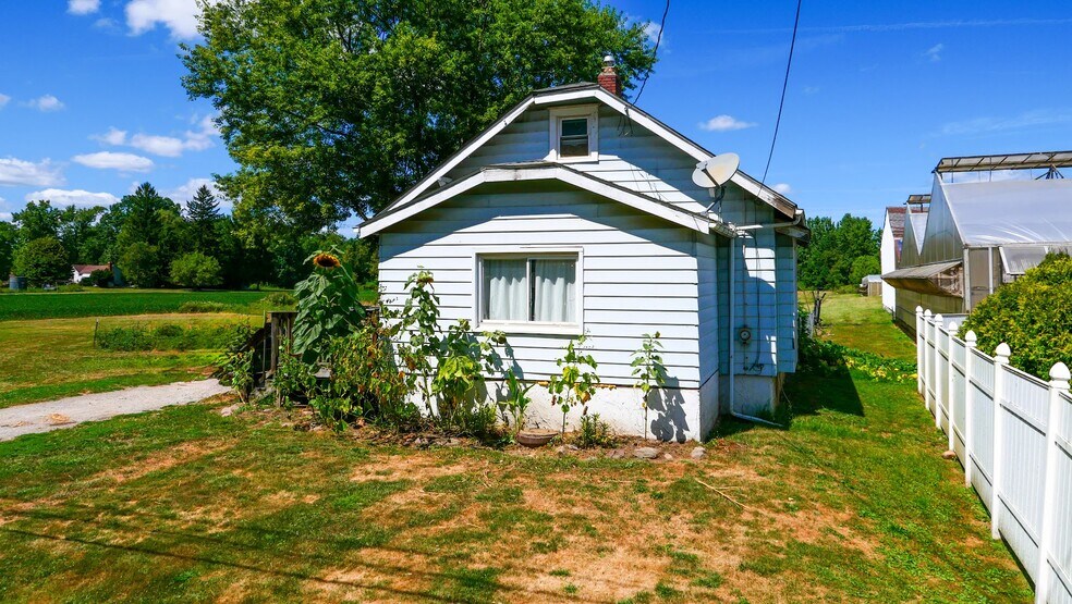 More Photos Of 1993 Wright Rd, Akron Garden Center For Sale