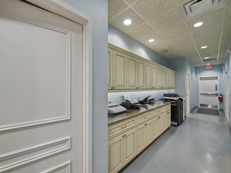 More Photos Of 6861 Garden Rd, Riviera Beach Warehouse For Sale
