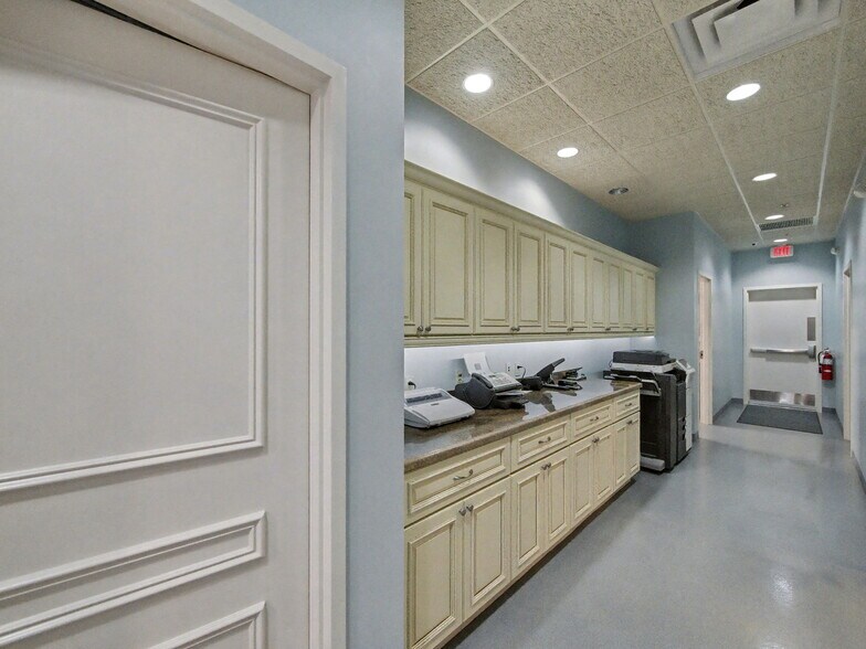 More Photos Of 6861 Garden Rd, Riviera Beach Warehouse For Sale