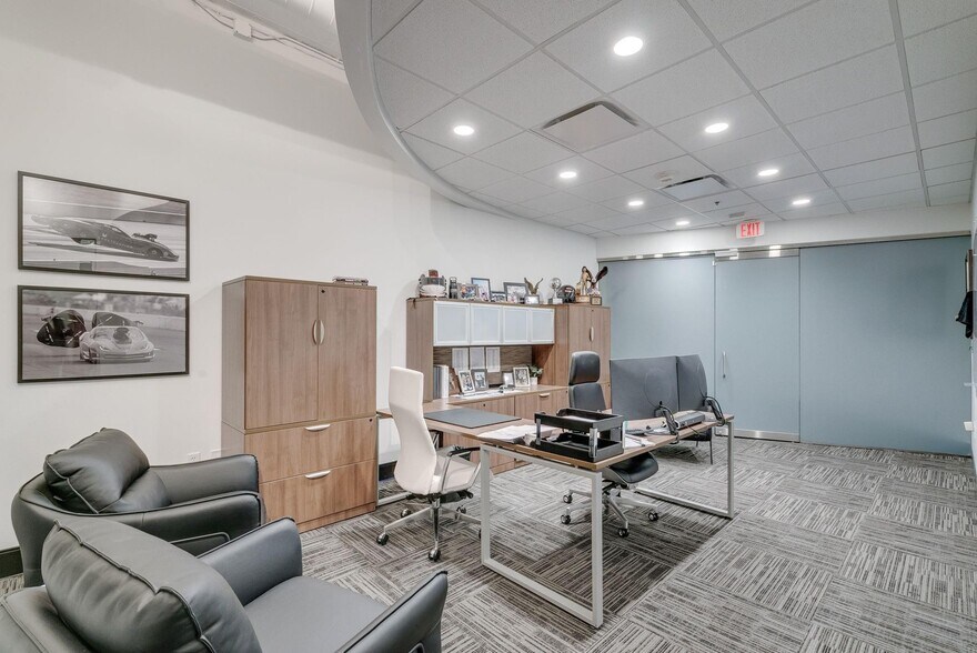 More Photos Of 3100 W 7th St, Fort Worth Office Residential For Lease