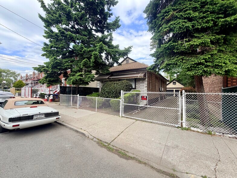 More Photos Of 81 E 43rd St, Brooklyn Land For Sale