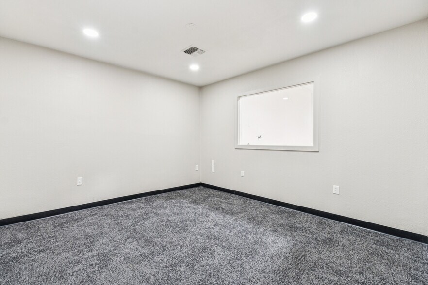 More Photos Of 2209 W 1st St, Tempe Warehouse For Sale