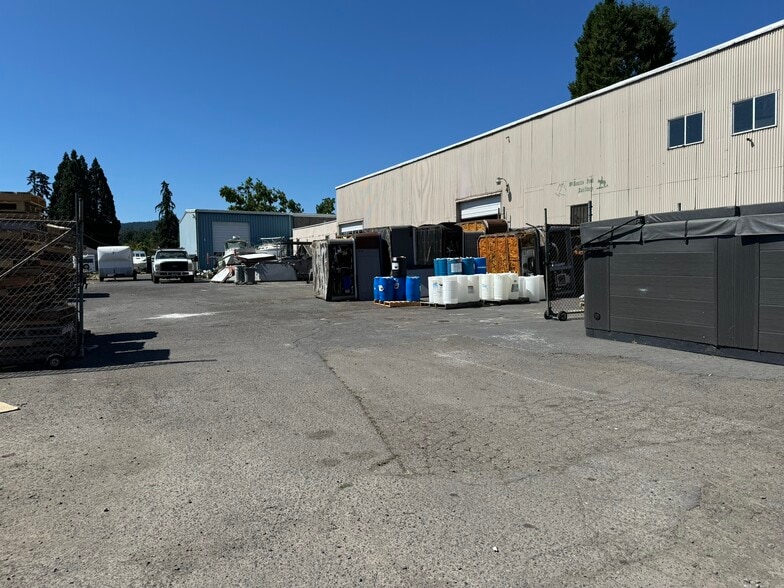 More Photos Of 4343 Main St, Springfield Warehouse For Lease