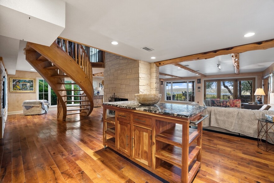 More Photos Of 3911 Lago Vista Dr, Austin Apartments For Sale