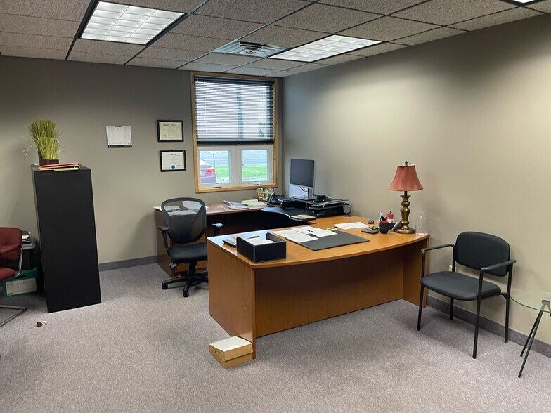 More Photos Of 709 Erie Blvd W, Syracuse Office For Lease