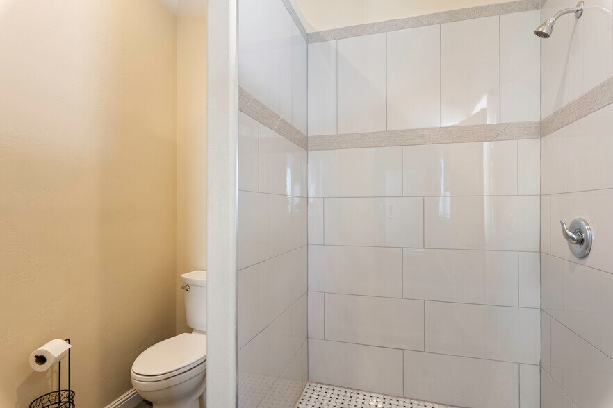 More Photos Of 2480 S Main St, Lakeport Office For Sale