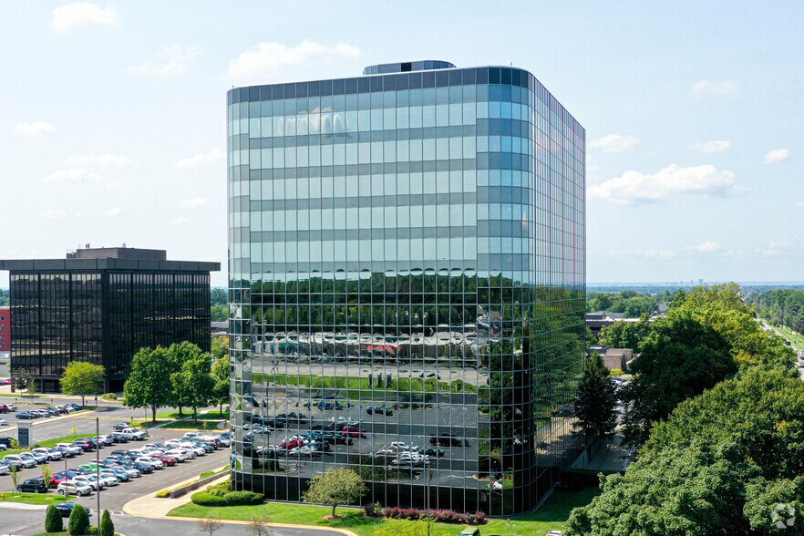 More Photos Of 9300 Shelbyville Rd, Louisville Office For Lease