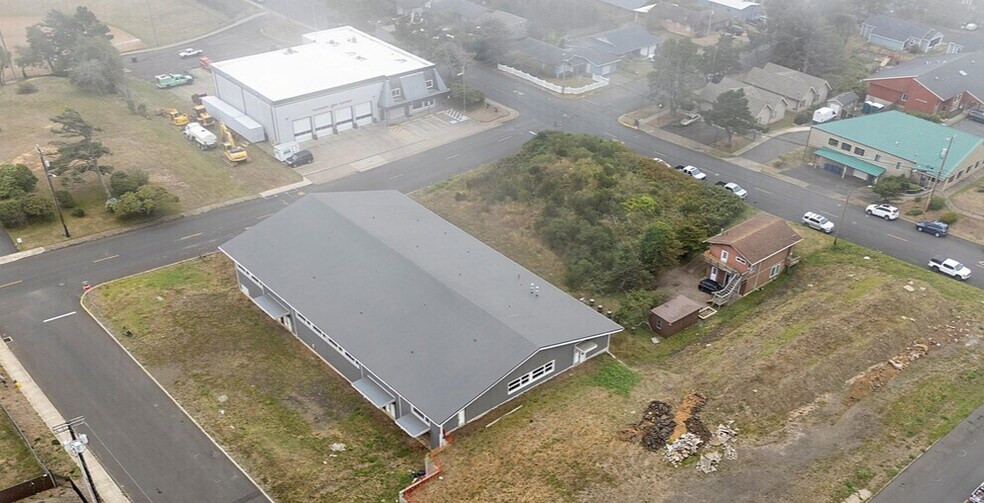More Photos Of 1025 NW Grove st, Newport Industrial For Sale