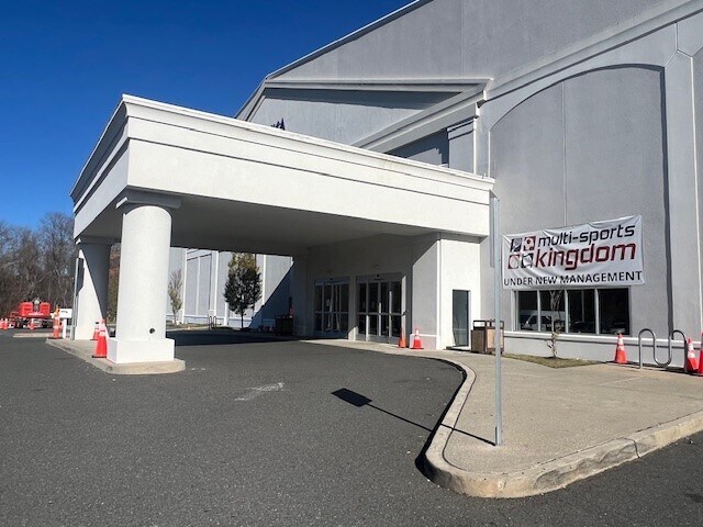 Primary Photo Of 150 Woodward Rd, Manalapan Township Sports And Entertainment For Lease