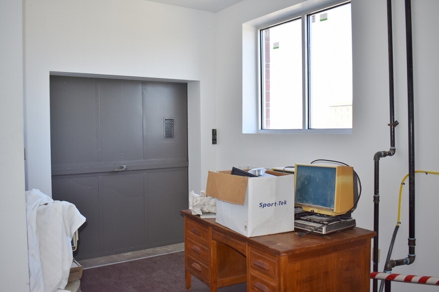 More Photos Of 1131 Central Ave, Middletown Loft Creative Space For Sale