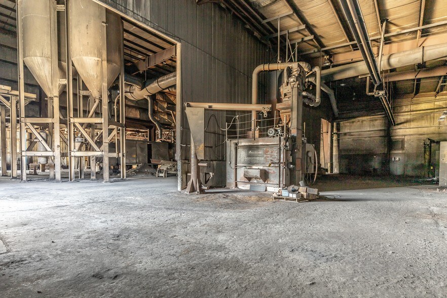 More Photos Of 283 N Main St, Fredericktown Industrial For Sale