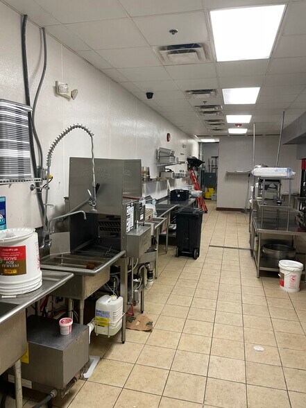 More Photos Of 109 E Grande Blvd, Tyler Restaurant For Lease