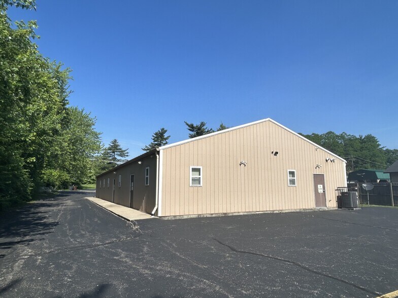 More Photos Of 10456 Pippin Rd, Cincinnati Office For Sale