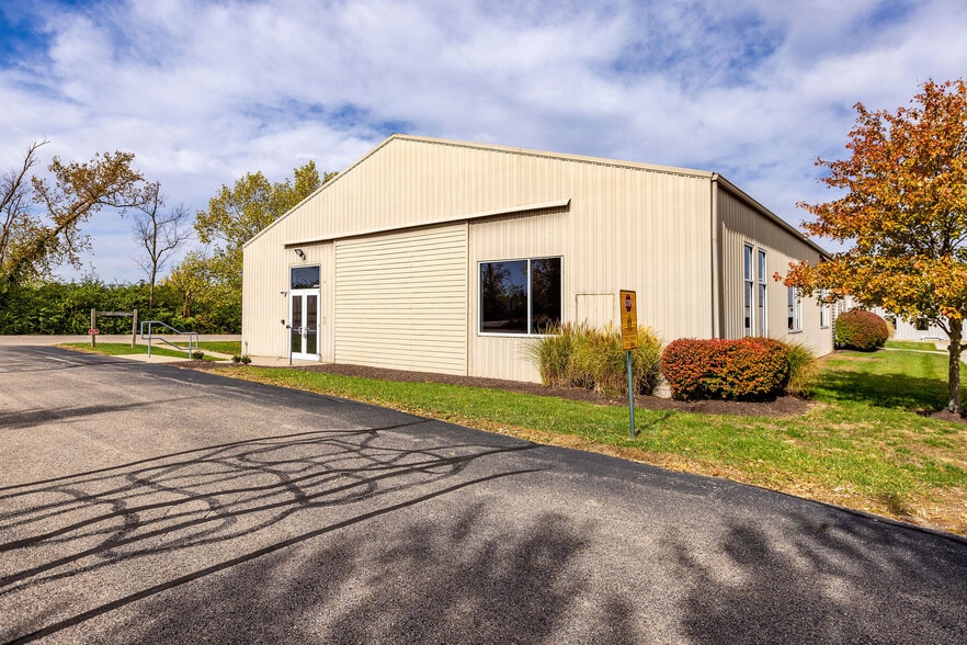 More Photos Of 4400 Port Union Rd, West Chester Light Distribution For Lease