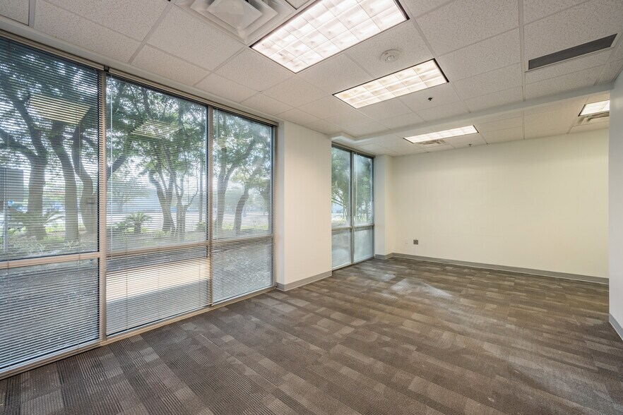 More Photos Of 5555 Northwest Pky, San Antonio Office For Lease