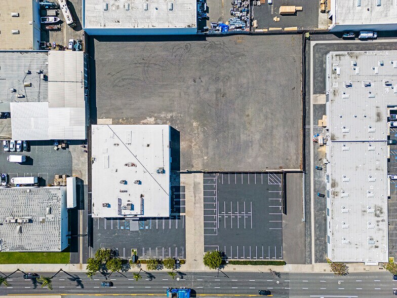 More Photos Of 3700 W Warner Ave, Santa Ana Warehouse For Lease