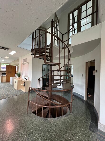 More Photos Of 810 Noblestown Rd, Carnegie Office For Sale