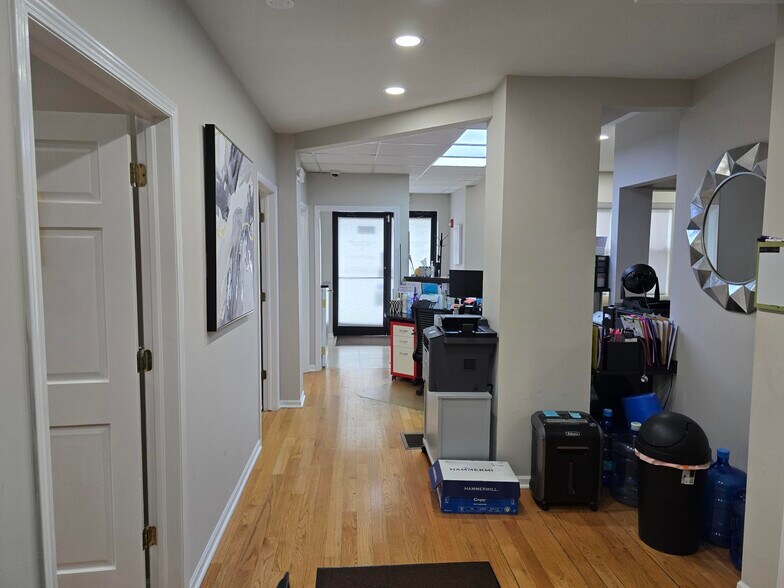 More Photos Of 9629 S Southwest Hwy, Oak Lawn Medical For Sale