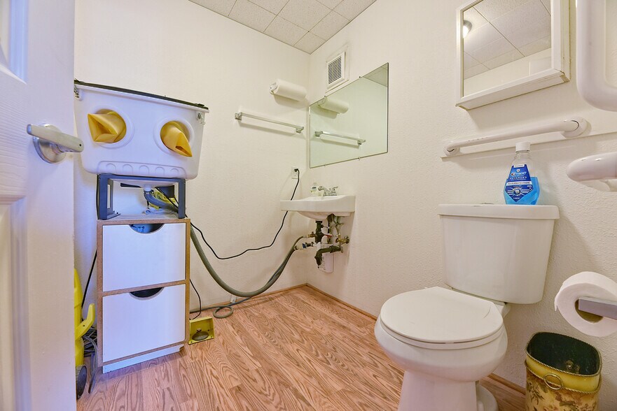 More Photos Of 993 Siskiyou Blvd, Ashland Office For Sale