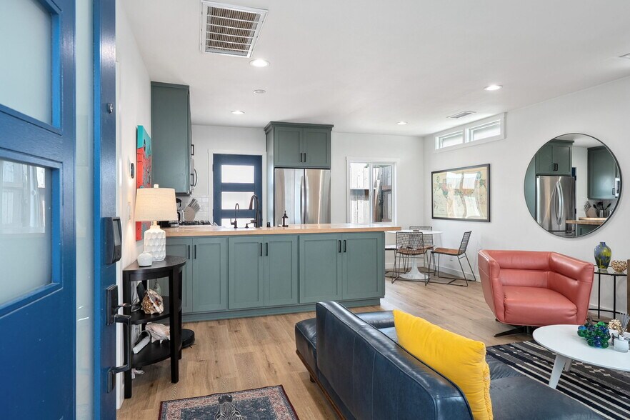 More Photos Of 4852 S Centinela Ave, Los Angeles Multifamily For Sale