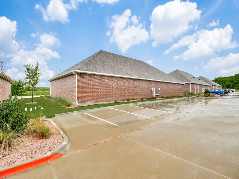 More Photos Of 8112 Liberty Grove Rd, Rowlett Medical For Lease