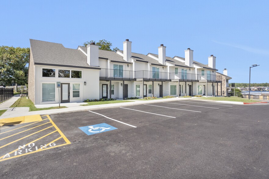 More Photos Of 17578 Highway 105, Montgomery Hotel For Sale