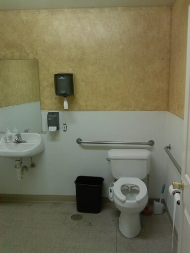 More Photos Of 401 San Felipe Rd, Hollister Auto Dealership For Lease