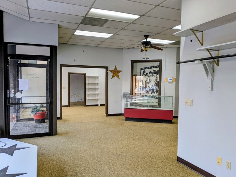 More Photos Of 1400 Main St, Vancouver Storefront For Lease
