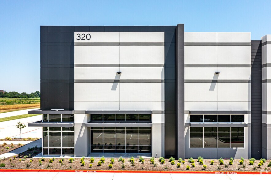 More Photos Of 320 Wilmeth Rd, McKinney Distribution For Lease