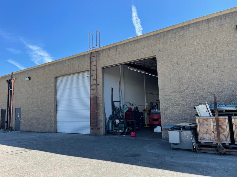 More Photos Of 1165 W Mahalo Pl, Compton Manufacturing For Sale