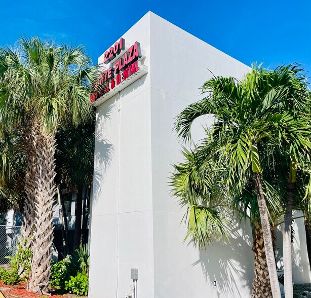 Primary Photo Of 2201 NE 52nd St, Lighthouse Point Medical For Sale