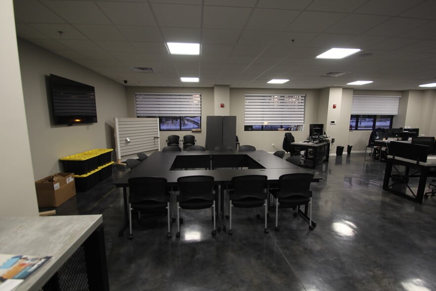 More Photos Of 2302 Turnpike St, North Andover General Retail For Lease