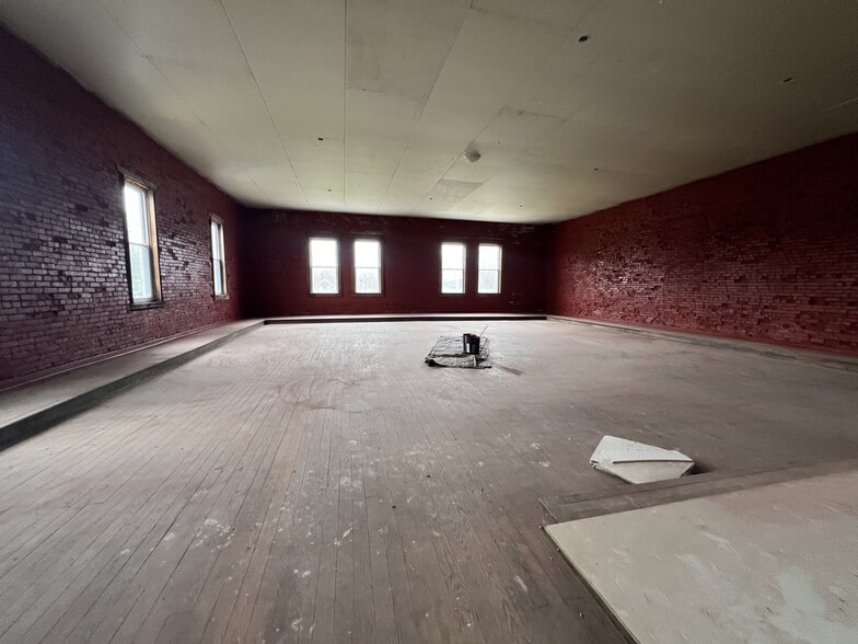 More Photos Of 2155 N 700 W, Arlington Storefront For Sale